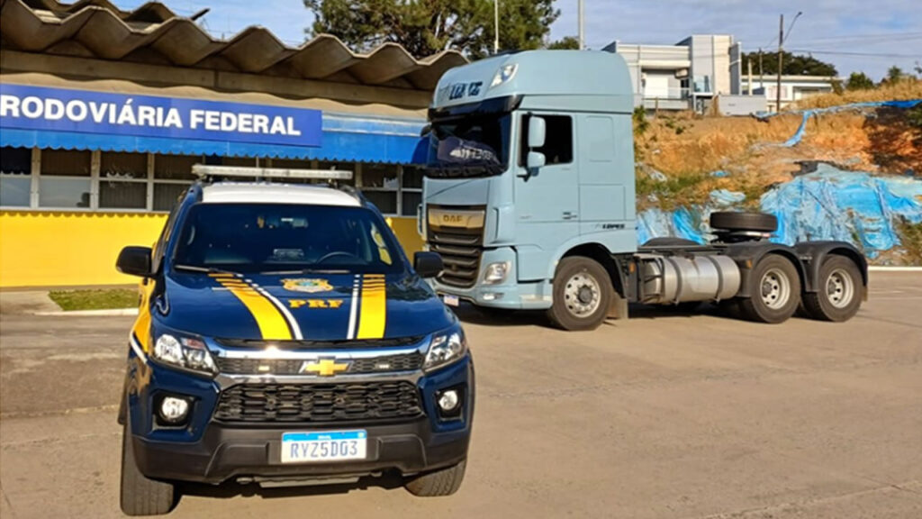 Caminhoneiro é preso com pistola carregada e estimulantes durante fiscalização da PRF