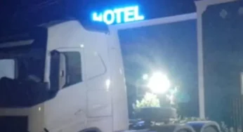 Caminhoneiro é flagrado saindo de motel e culpa GPS: “O Waze mandou virar à esquerda”