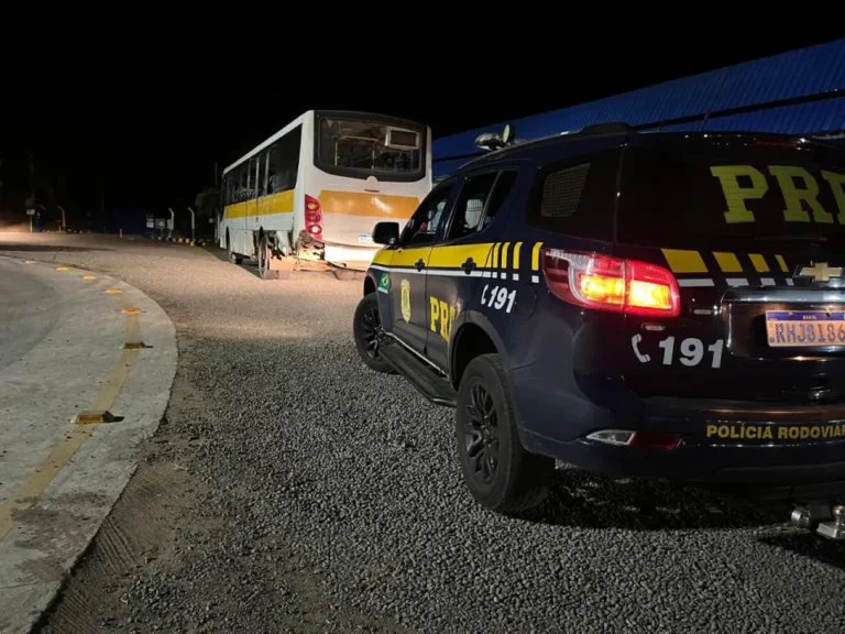 Ultrapassagem proibida de caminhoneiro deixa 20 feridos em acidente na BR-376, no Paraná