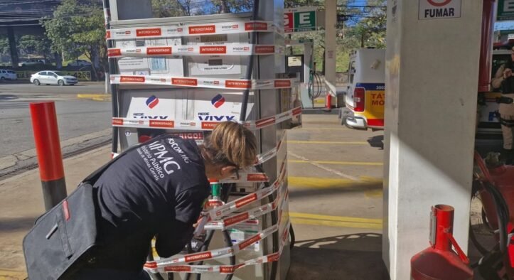 Posto é lacrado após fiscalização apontar 90% de etanol na gasolina.