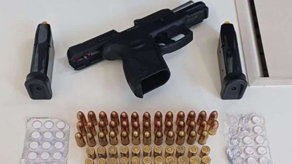 PRF encontra arma e rebite em caminhão com excesso de peso na BR-282, em Xaxim