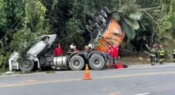 Caminhoneiro morre após carreta sair da pista entre Jaraguá do Sul e Pomerode