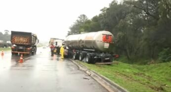 Acidente na BR-116: caminhão faz “L” em pista molhada, é atingido por outro veículo e interdita rodovia em São José dos Pinhais