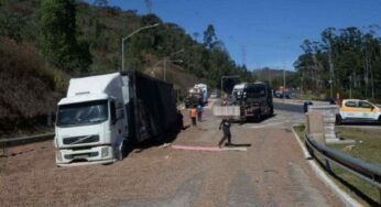 Caminhão passa mais de 13 horas em área de escape no Anel Rodoviário de BH após falha nos freios