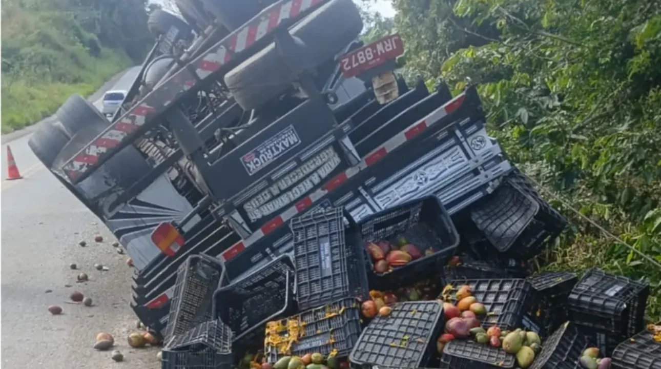Caminhoneiro morre em grave acidente na BR-330 entre Jequié e Jitaúna
