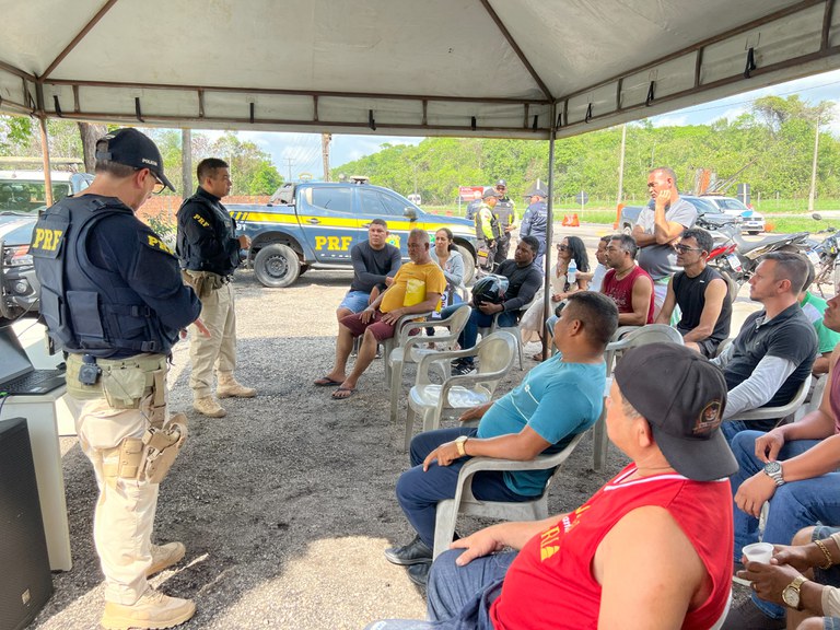 PRF promove Comando de Saúde para caminhoneiros em Rondonópolis (MT