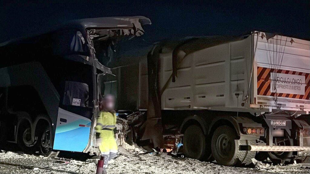 Acidente entre ônibus e carreta na BR-163 deixa 11 mortos e dezenas de feridos em Mato Grosso