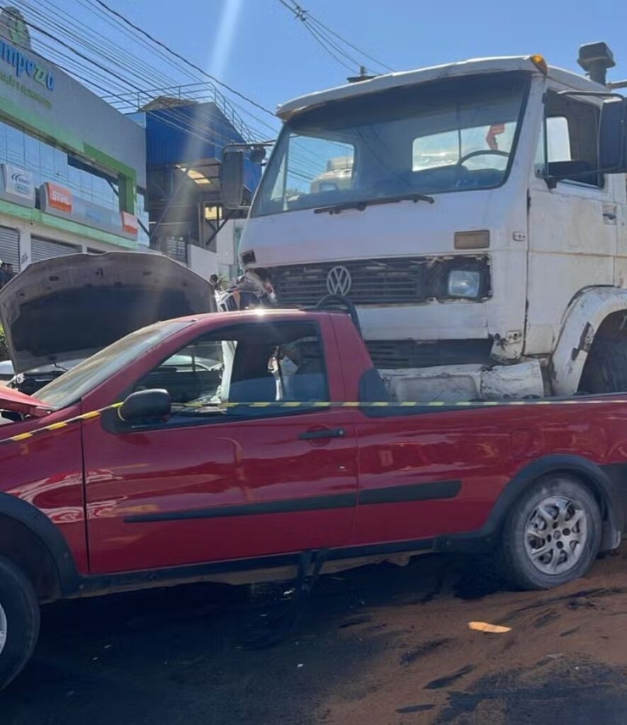Caminhoneiro é autuado por homicídio culposo após engavetamento em Montes Claros