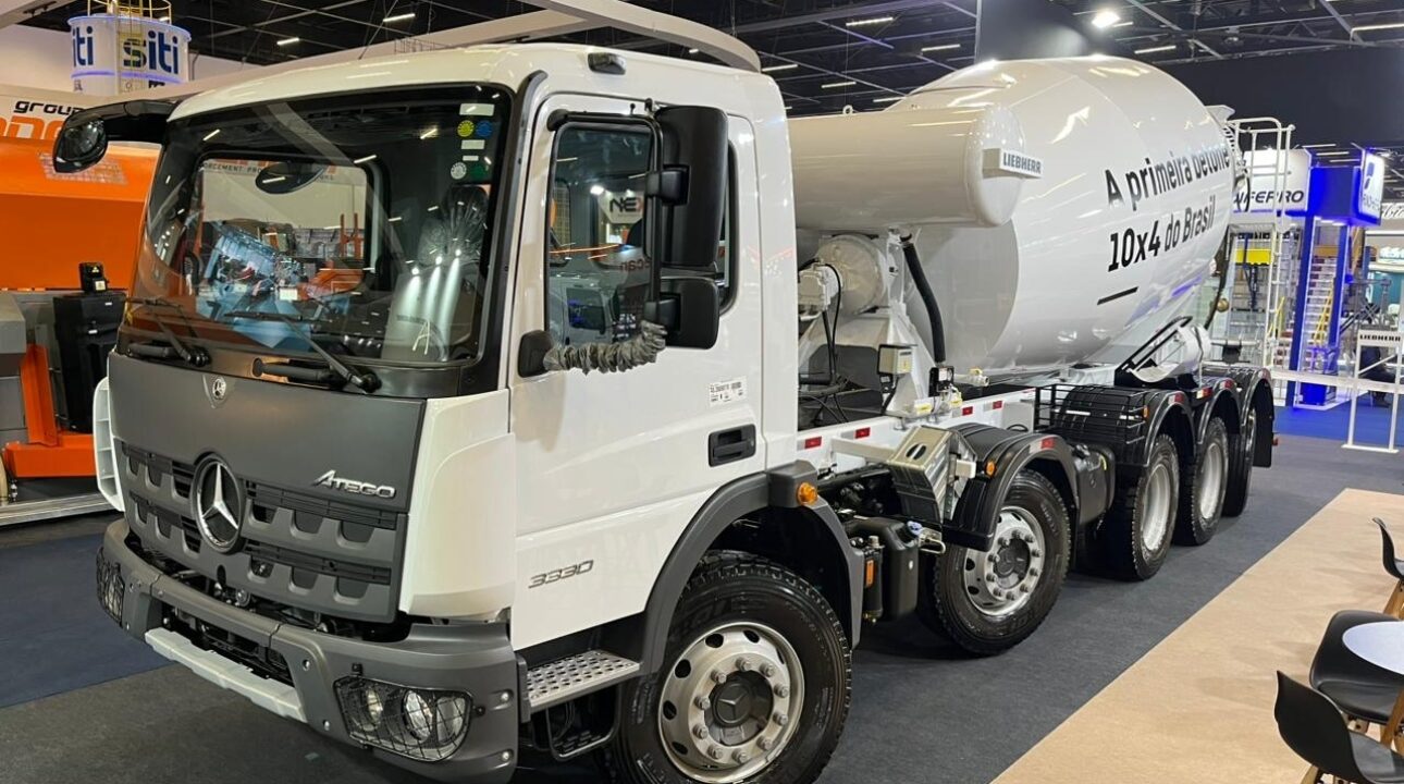 Mercedes-Benz lança primeiro caminhão betoneira 10×4 do Brasil