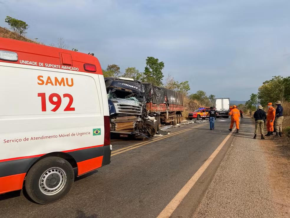 Acidente entre dois caminhões na TO-010 deixa um morto e outro gravemente ferido