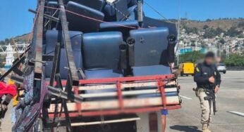 PRF apreende veículo com carga excedente e prende motorista na Ponte Rio-Niterói