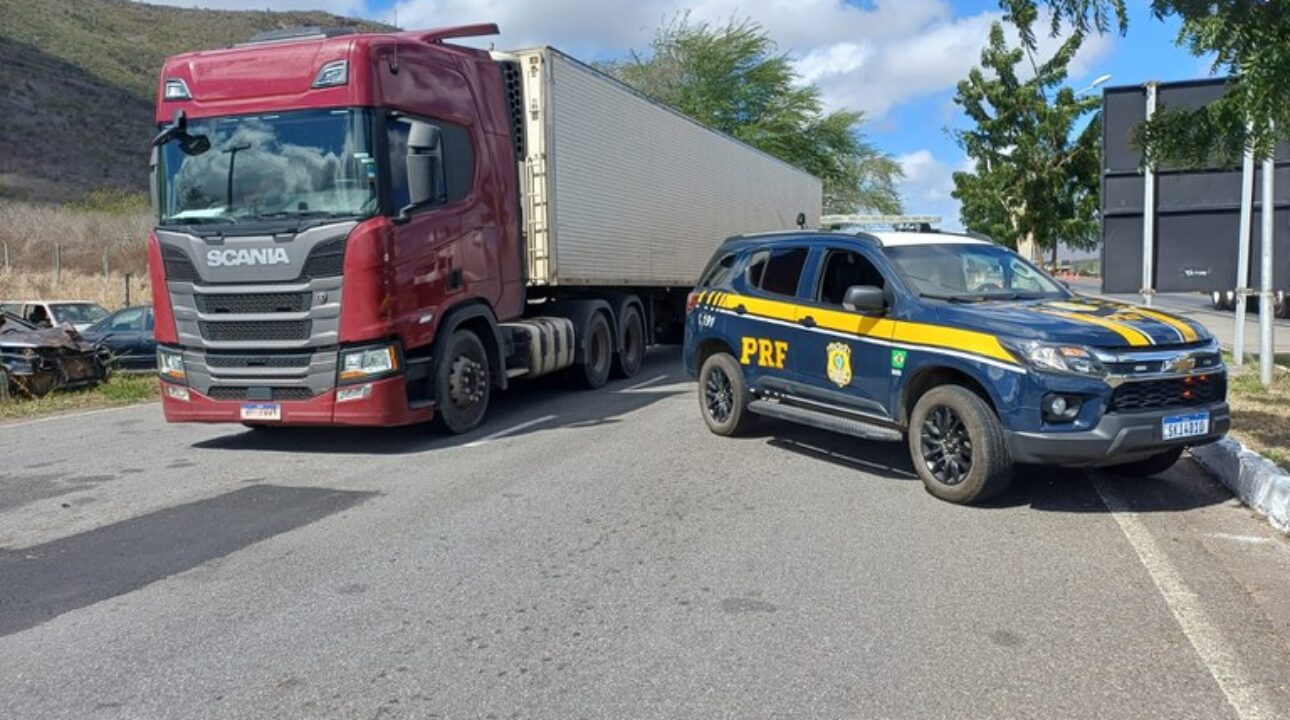 PRF apreende caminhão com sinais de adulteração na BR-116, em Jequié (BA)