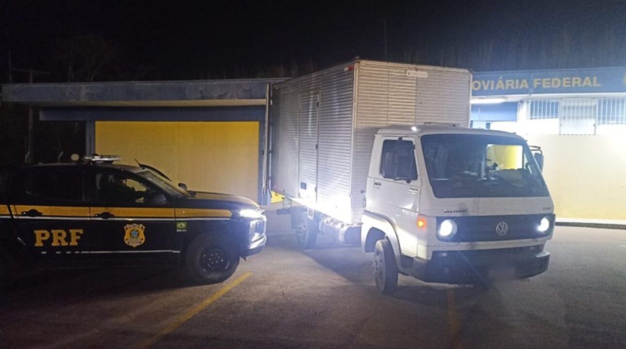 PRF recupera caminhão furtado em Contagem (MG) na BR-381, em Carmópolis de Minas