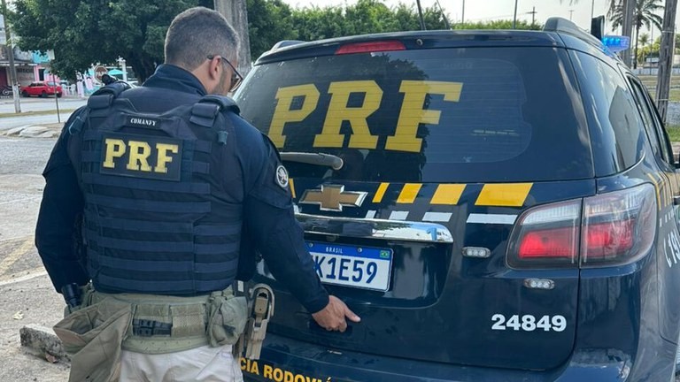 Caminhoneiro é detido na BR-282 com mandado de pensão alimentícia em aberto.