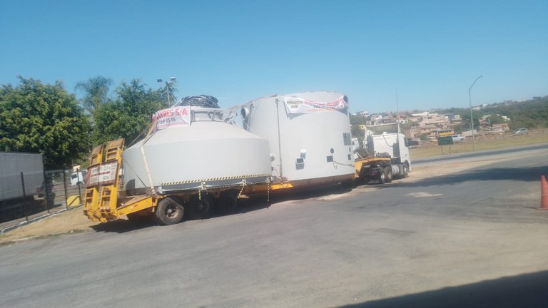 PRF escolta carga superdimensionada entre Feira de Santana e a divisa com Sergipe