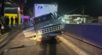 Motorista morre ao colidir com viaduto; corpo é encontrado sob o próprio caminhão em Cuiabá