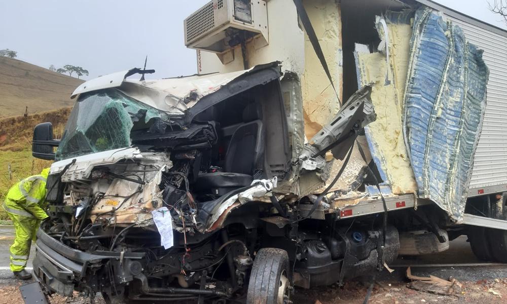 Acidente na MG-290 em Borda da Mata deixa caminhoneiro gravemente ferido