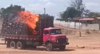 Motorista joga caminhão em rio para apagar incêndio em carga de madeira no Ceará