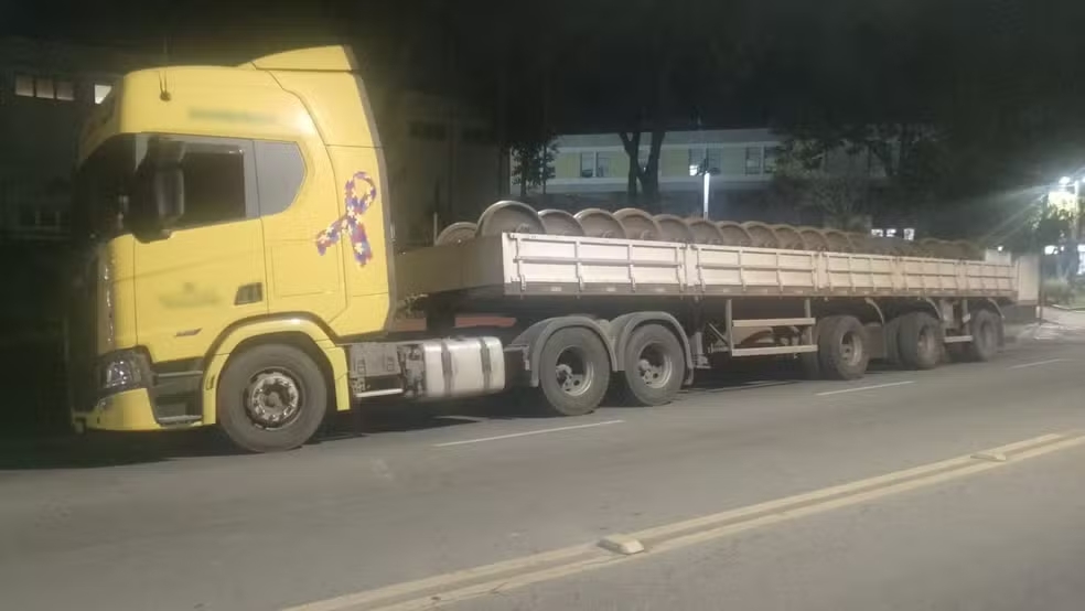 Caminhoneiro é mantido refém após roubo de carga de R$ 84 mil em Campo Limpo Paulista: dupla é detida