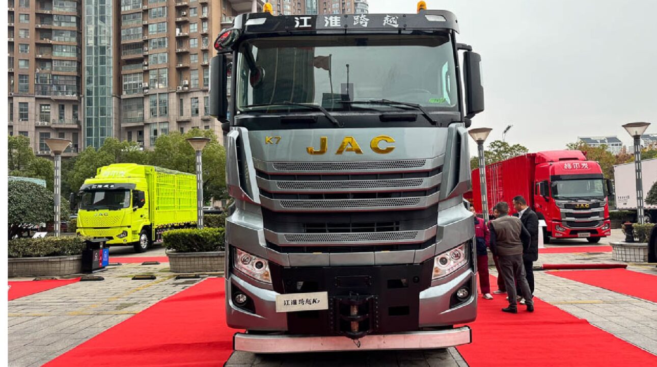 JAC Caminhões chega ao Brasil com 4 modelos a diesel e promete a “maior garantia do mercado”