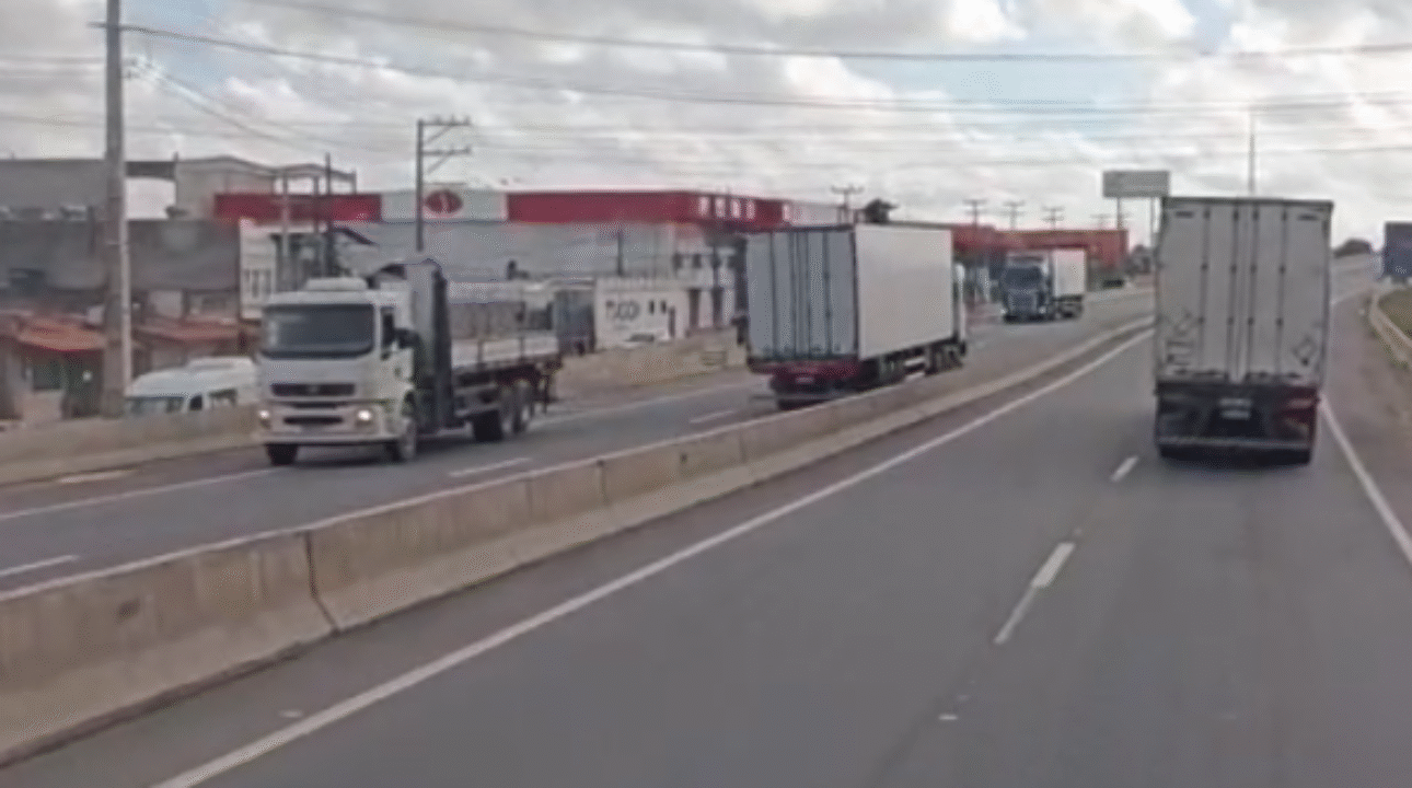 PRF prende motorista que trafegava na contramão na BR-116, em Feira de Santana (BA)