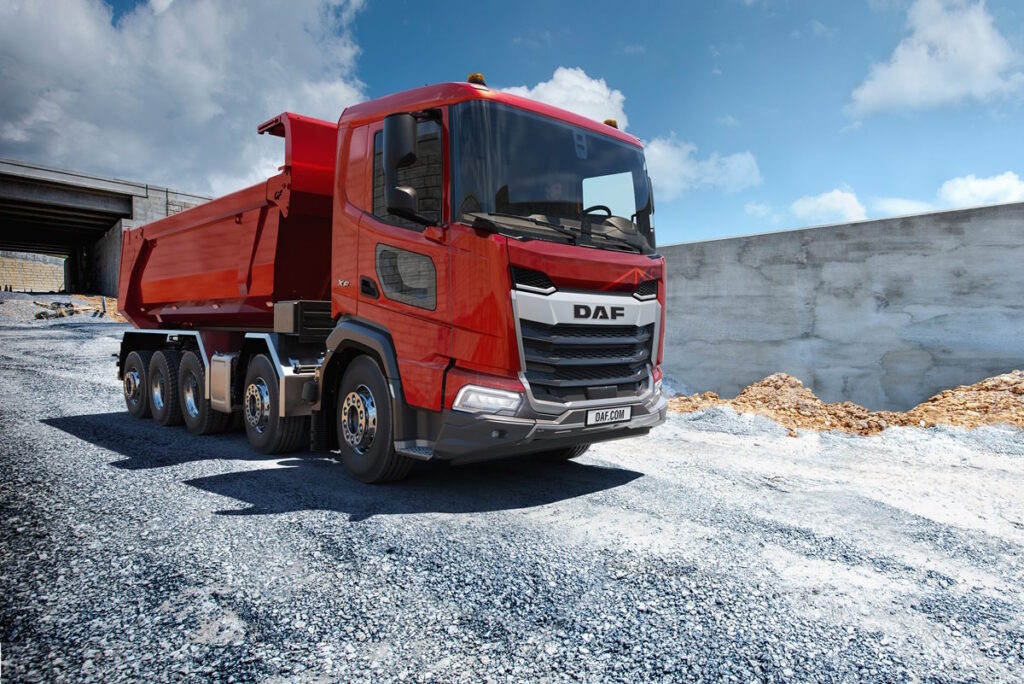DAF amplia portfólio pesado com novo modelo 10×4 FAF para aplicações severas