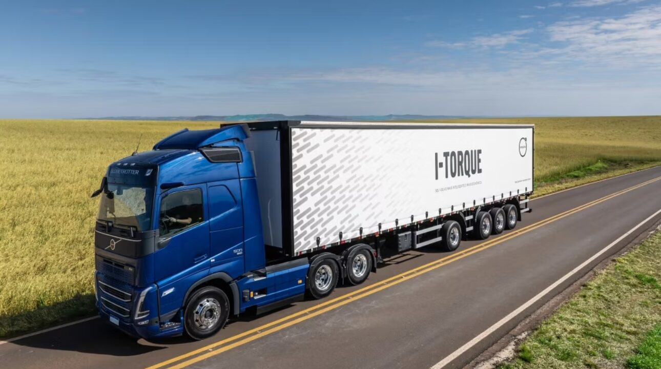 Nova linha Volvo FH 2026 chega com tecnologia I-Torque que promete até 3% de economia de combustível