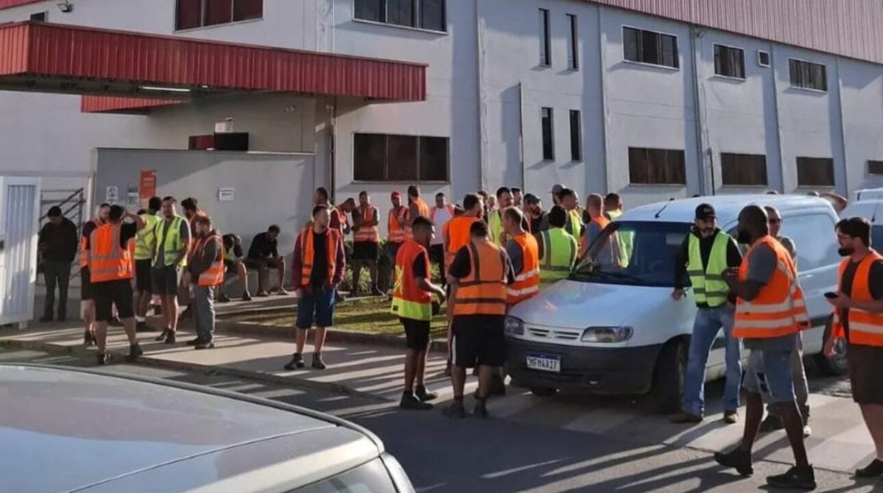 Greve: Motoristas e entregadores da Shopee paralisam distribuição em Blumenau