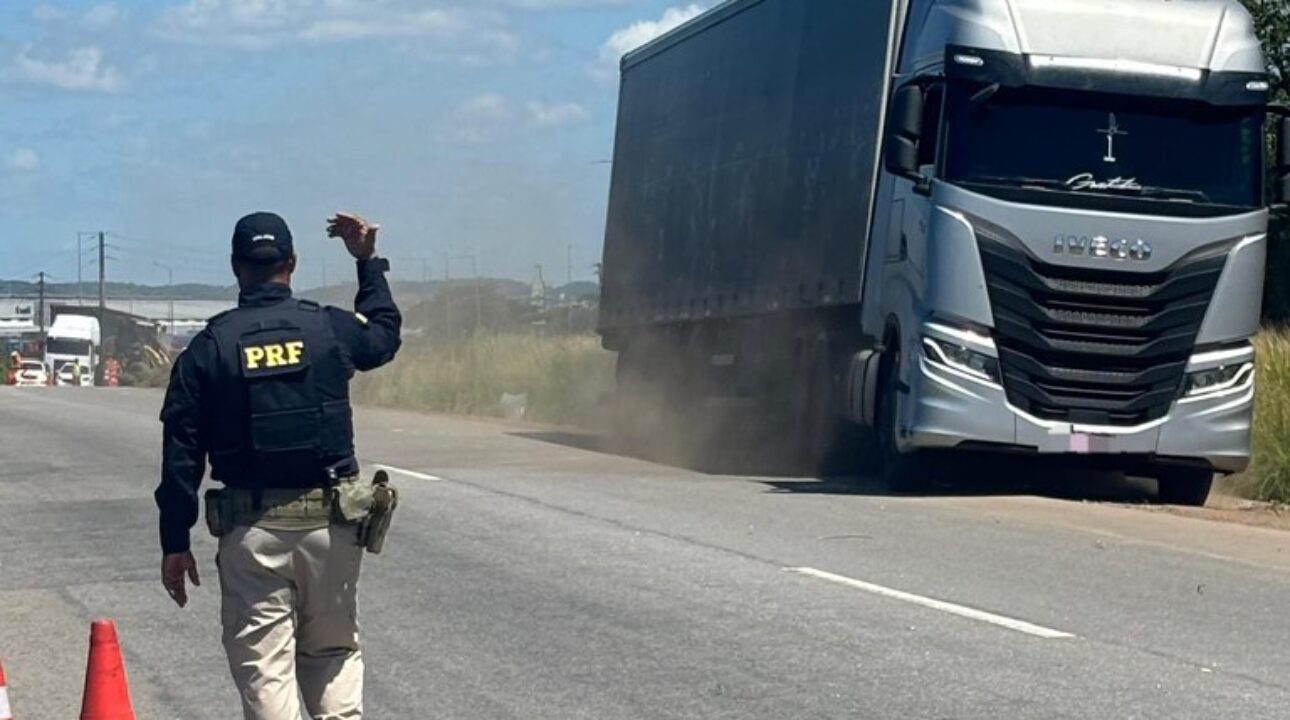 Saúde sobre rodas: PRF leva cuidado e prevenção aos caminhoneiros na BR-316, em Ouricuri