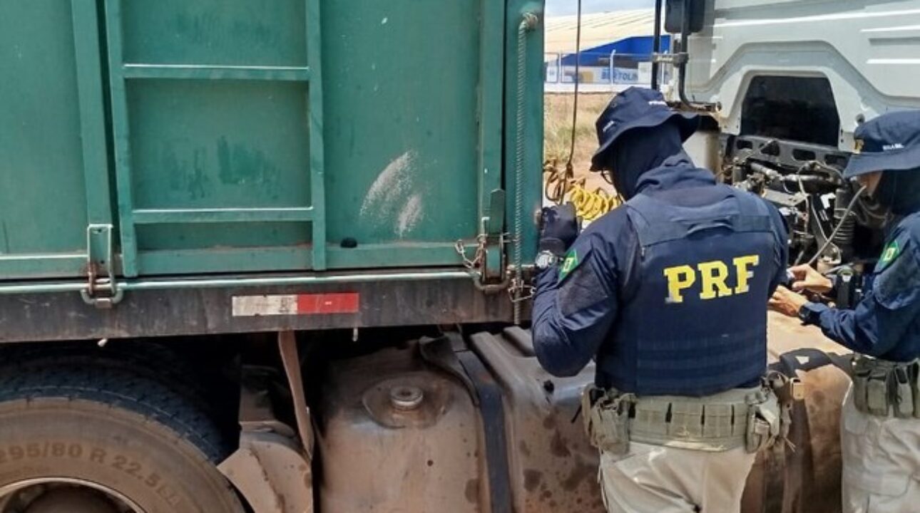 PRF apreende 95 m³ de carvão ilegal durante fiscalização na BR-230, em Marabá (PA)