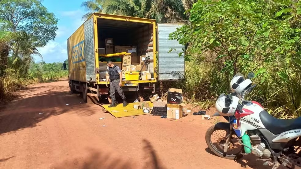 Caminhoneiro é rendido e feito refém durante assalto a carga dos Correios no interior do Maranhão