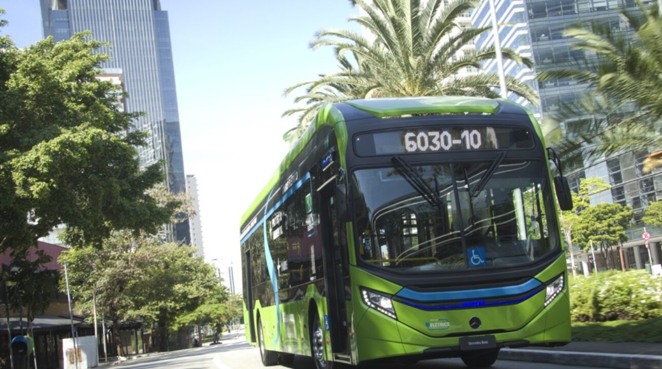 Mercedes-Benz do Brasil ultrapassa a marca de 400 ônibus elétricos eO500U vendidos no país
