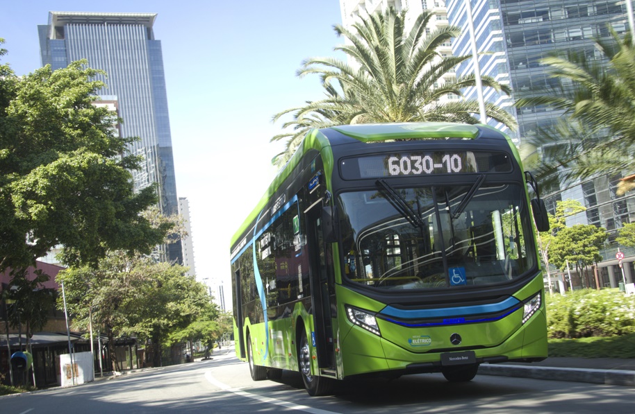 Mercedes-Benz do Brasil ultrapassa a marca de 400 ônibus elétricos eO500U vendidos no país