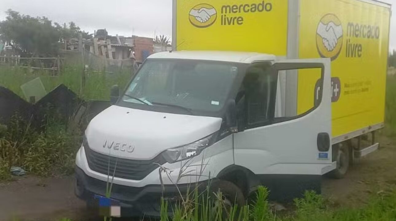 Polícia Militar recupera caminhão roubado com carga de eletrodomésticos em Mogi das Cruzes