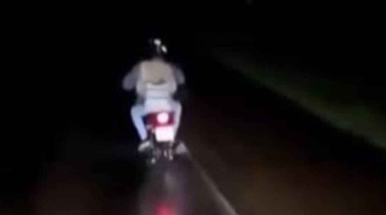 Caminhoneiro protege casal de motociclistas sem farol e evita possível tragédia durante a noite