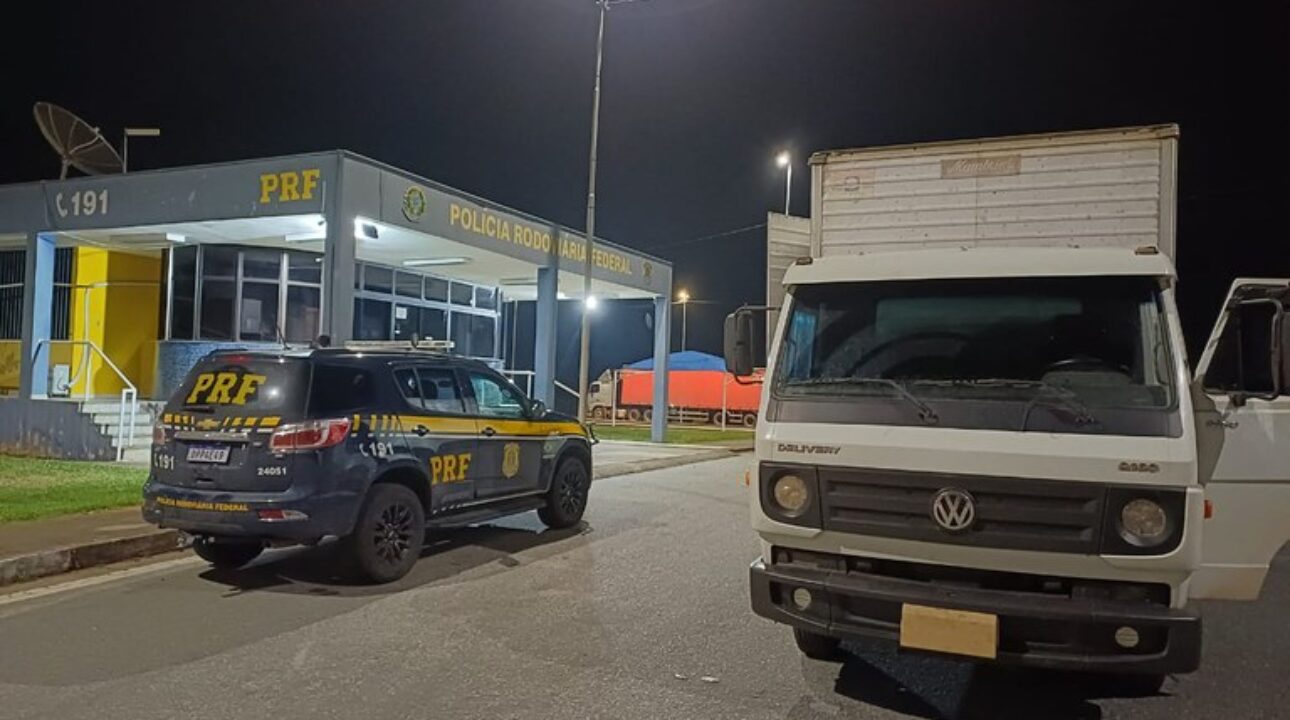 Polícia Rodoviária Federal recupera caminhão furtado e prende caminhoneiro na BR-381 em Lavras (MG)
