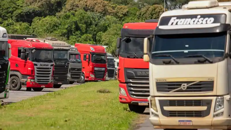 Goiás enfrenta escassez de caminhoneiros e acende alerta no setor de transporte