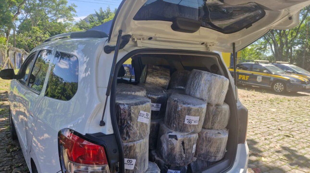 PRF frustra furto de carga em caminhão acidentado: risco para a segurança na estrada