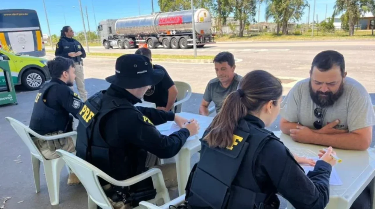 Caminhoneiros recebem atendimento gratuito em mutirão de saúde na BR-392