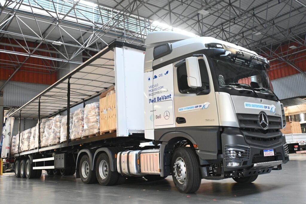 Mercedes-Benz doa 20 toneladas de alimentos à ONG Ação da Cidadania em Belém durante a “Rota Sustentável COP 30”