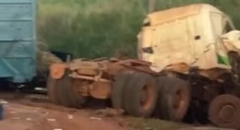 Caminhoneiro tem braço amputado após grave colisão entre carretas na BR-163