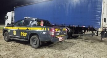 PRF apreende carreta com placas clonadas na BR-381 em Oliveira (MG)