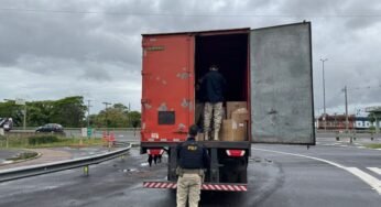 Polícia Rodoviária Federal apreende carreta com carga milionária de importados ilegais em Porto Alegre