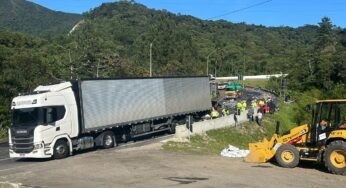 Caminhoneiro morre em grave acidente na BR-376; 14 pessoas ficam feridas, incluindo crianças