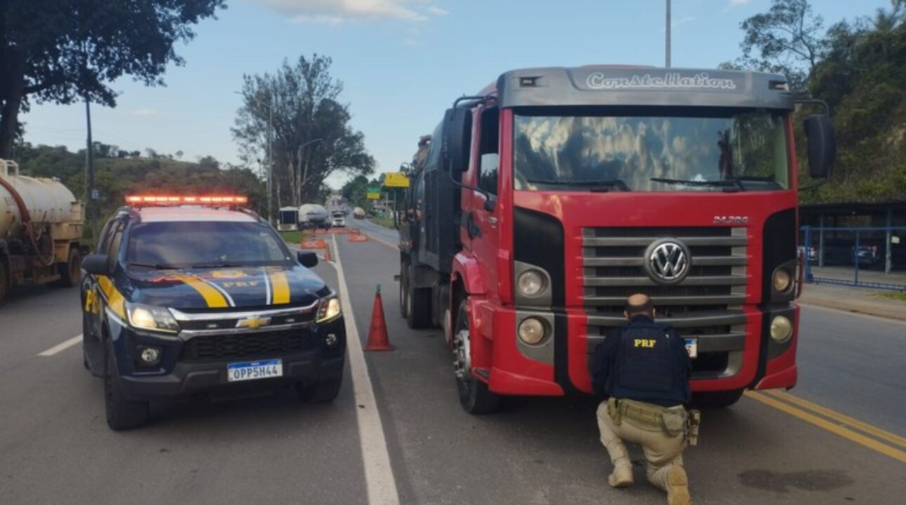 PRF recupera caminhão roubado desde 2021 na BR-381 em Sabará (MG)