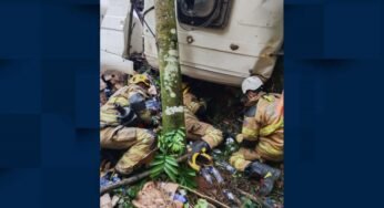 Caminhoneiro de 26 anos morre após carreta tombar na MG-290, em Inconfidentes