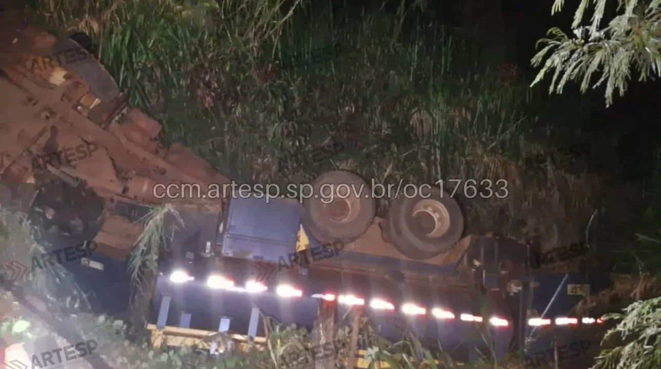 Caminhão despenca de ponte e deixa vítima na região de Ribeirão Preto