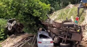 Motorista e pedestre morrem após caminhão cair de ribanceira em Santa Catarina