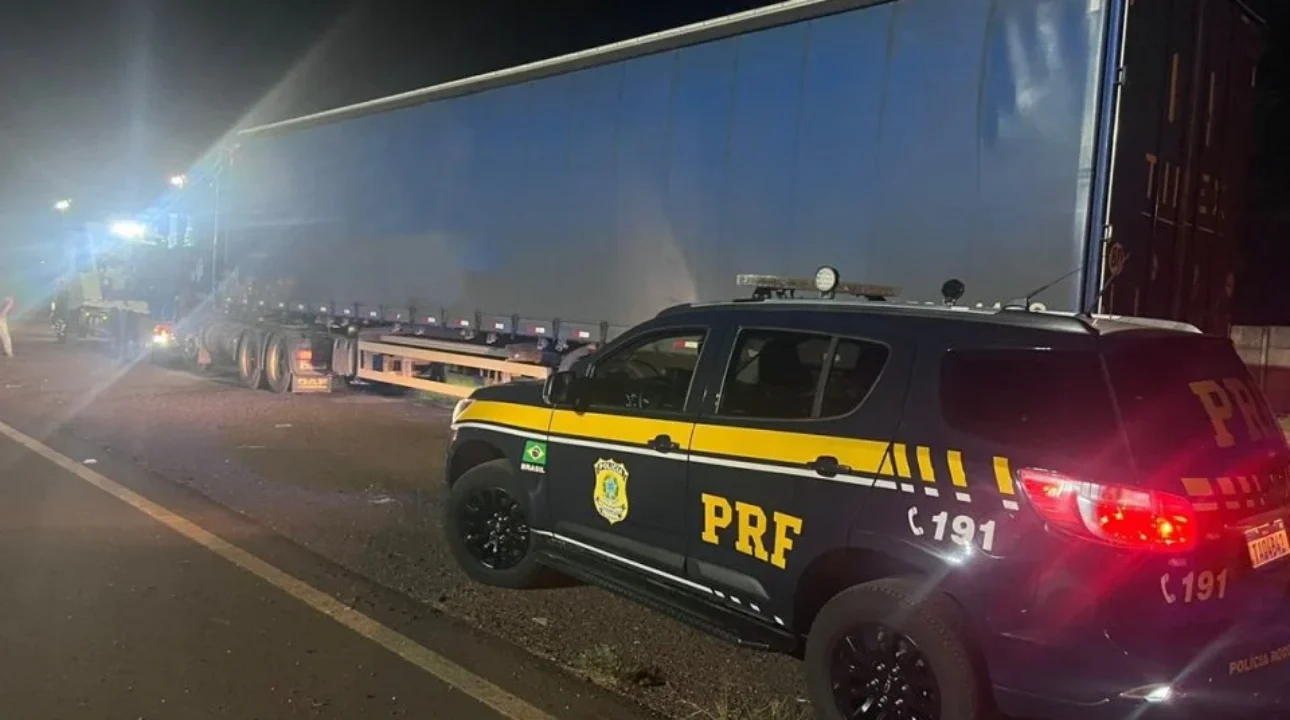 Caminhoneiro embriagado é preso pela PRF após manobras perigosas