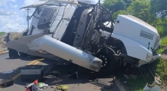 Caminhoneiro sai ileso após sofre acidente gravíssimo no Paraná.